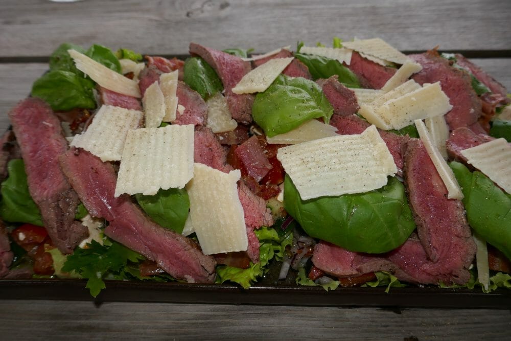 Biff- og baconsalat med balsamicodressing