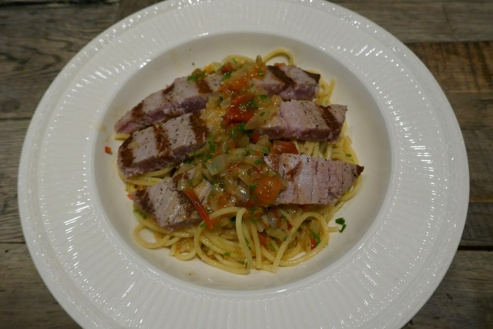 Pasta med fersk tunfisk Pasta med fersk tunfisk