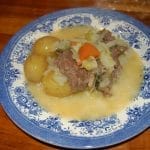 Fersk suppe med sur og søt saus og klot