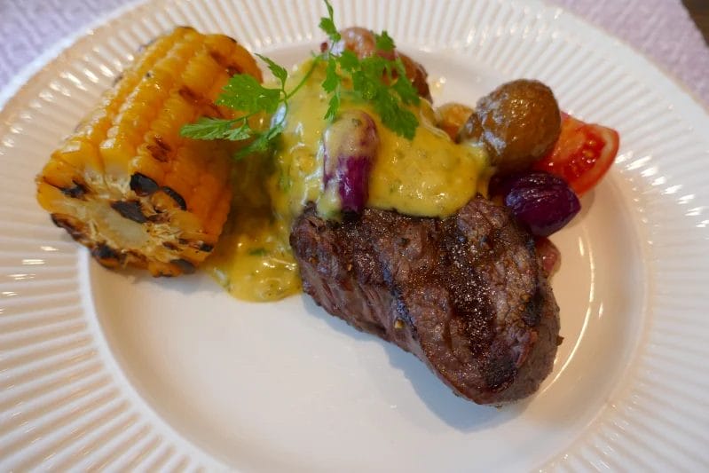 Grillet indrefilet med ovnsbakte perlepoteter