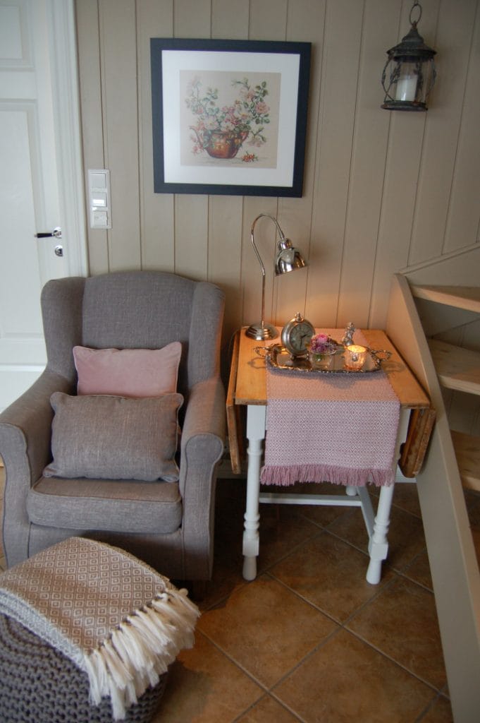 New chair in the cozy nook and decorated with spring tones in the house