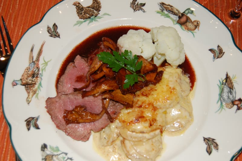 Kalvefilet med kantareller og rødvin- og portvinssaus Kalvefilet med kantareller og rødvin- og portvinssaus