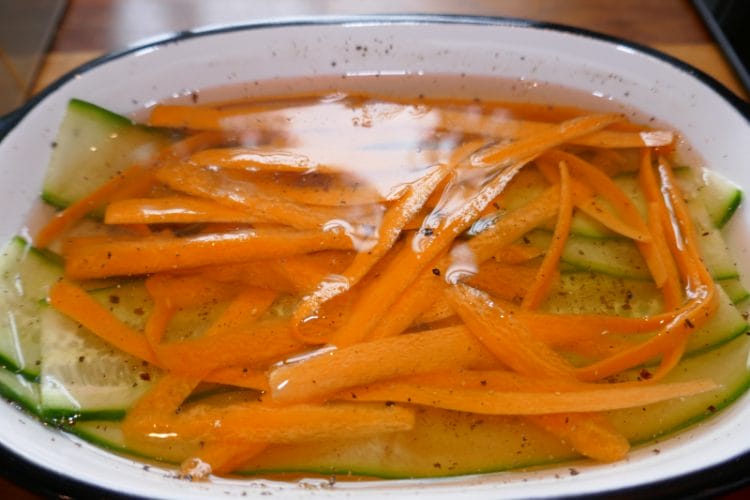 Agurk- og gulrotsalat Agurk- og gulrotsalat