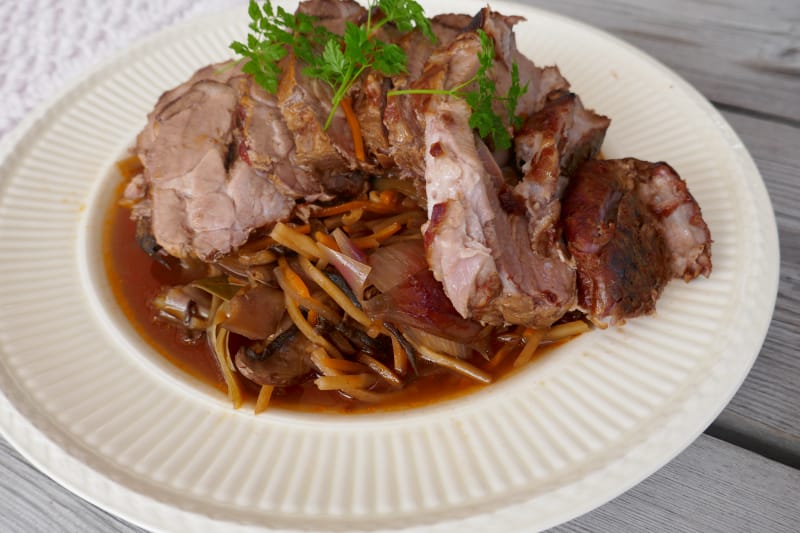 Svinemage med ovnsbakte beter